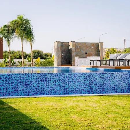 Sea Pearl Beachfront - Anemone Vila *
