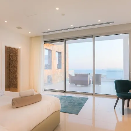 Sea Pearl Beachfront - Anemone Vila *